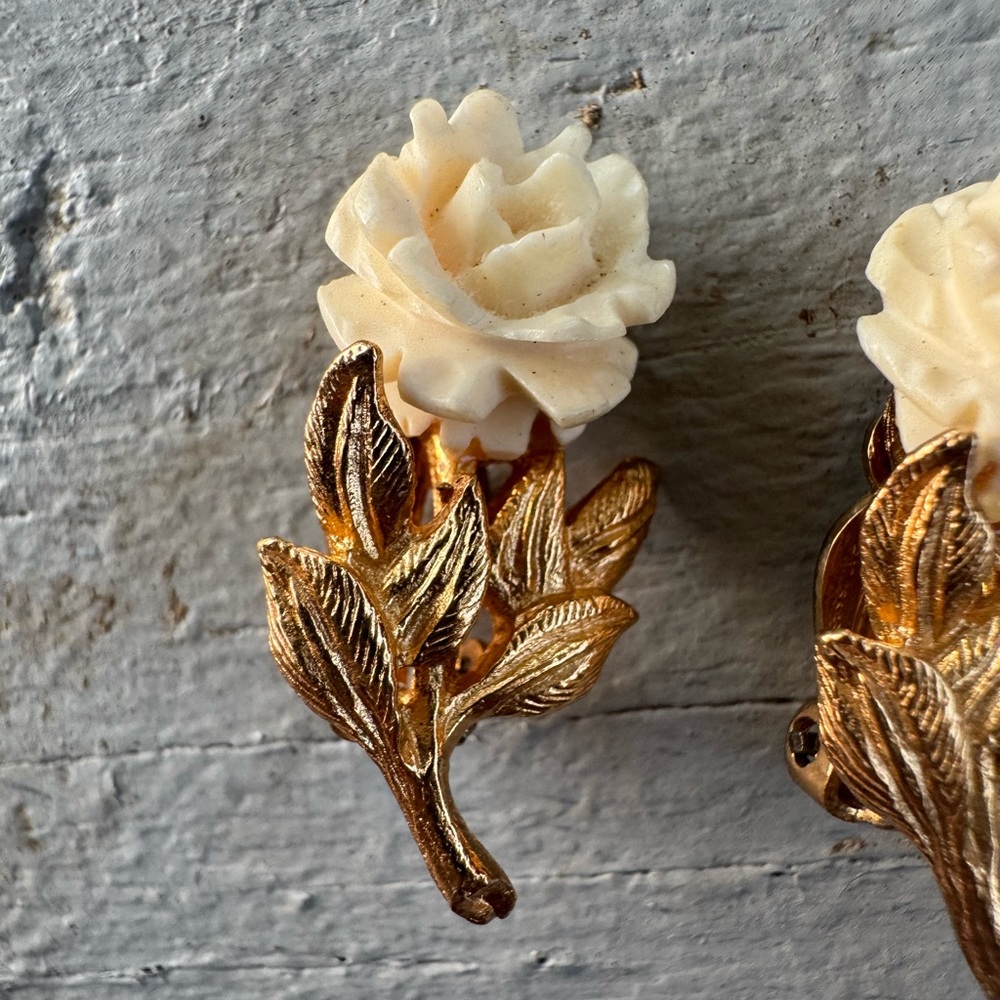 Sterling Vintage Rose clip on earrings Elegant Cream and Gold Floral Earrings - Picture 7 of 16